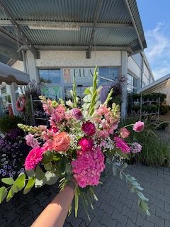 Blumenstrauß pink Großer Blumenstrauß mit pinken Lilien, Gerbera und Beiwerk